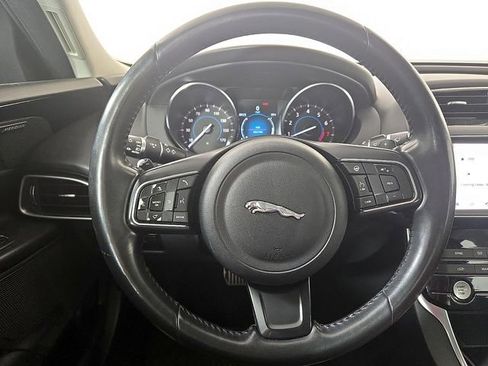 Used 2019 Jaguar XE Premium image 21