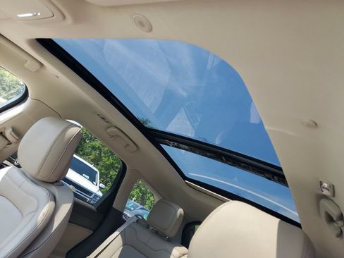 Used 2020 Lincoln Corsair Reserve w/ Appearance Package FWD image 10