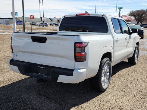 Used 2023 Nissan Frontier SV image 4