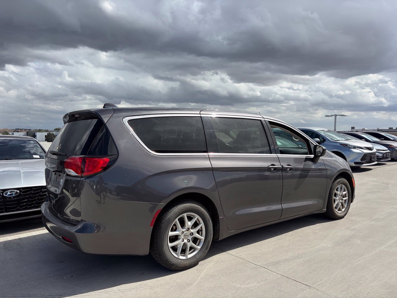 Used 2023 Chrysler Voyager LX FWD image 2
