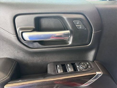 Used 2021 Chevrolet Silverado 1500 LT Trail Boss w/ Convenience Package II AWD/4WD image 16