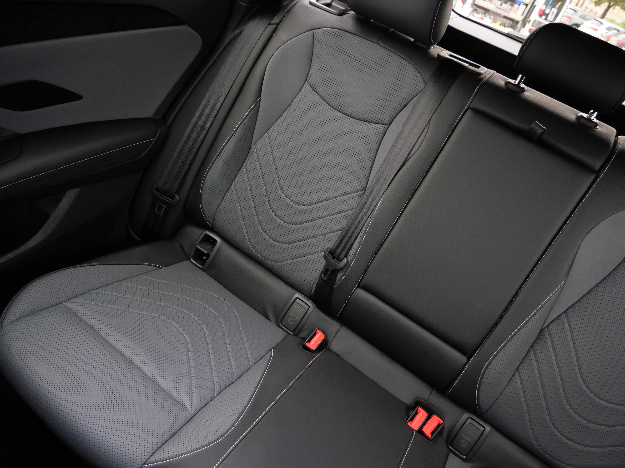 Certified 2025 Volkswagen Tiguan SE R-Line AWD/4WD image 12