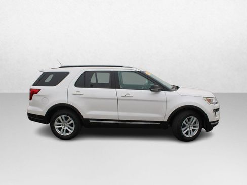 Used 2018 Ford Explorer XLT w/ Equipment Group 202A image 2
