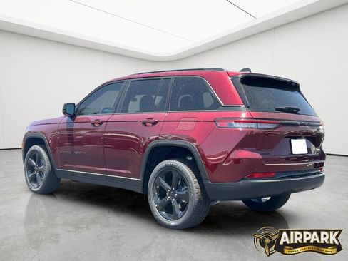New 2025 Jeep Grand Cherokee Altitude AWD/4WD image 4