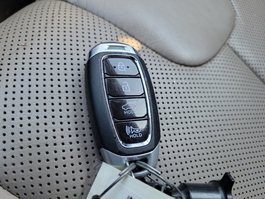 Used 2020 Hyundai Santa Fe Limited AWD/4WD image 33