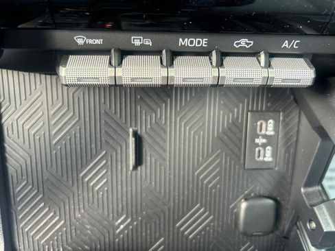 Used 2025 Toyota Tacoma TRD Sport image 21