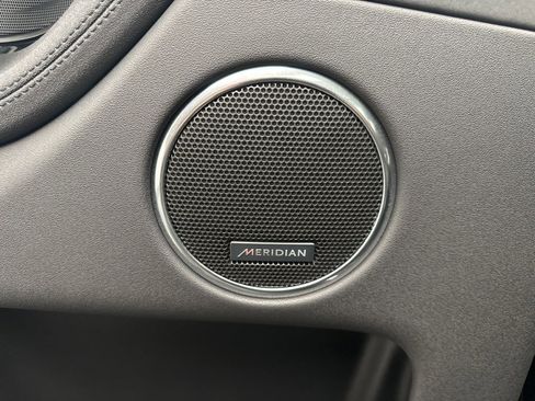 Used 2025 Land Rover Discovery Sport S image 18