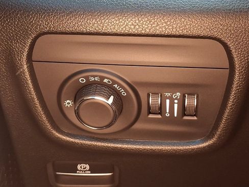 Used 2024 Jeep Grand Cherokee Altitude AWD/4WD image 24