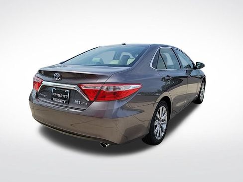 Used 2016 Toyota Camry XLE w/ Moonroof Package FWD image 4