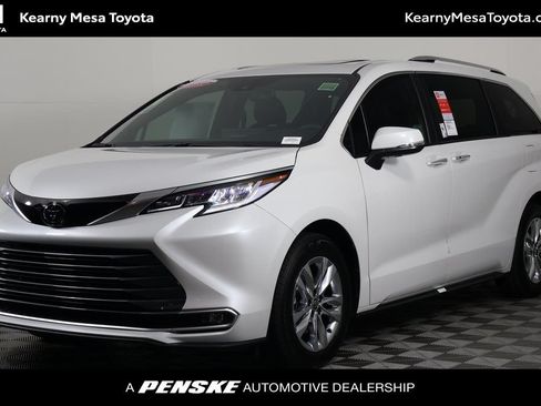Used 2026 Toyota Sienna Limited FWD image 1