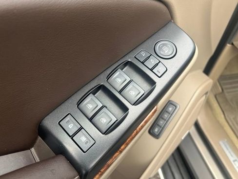 Used 2018 Chevrolet Tahoe Premier image 12