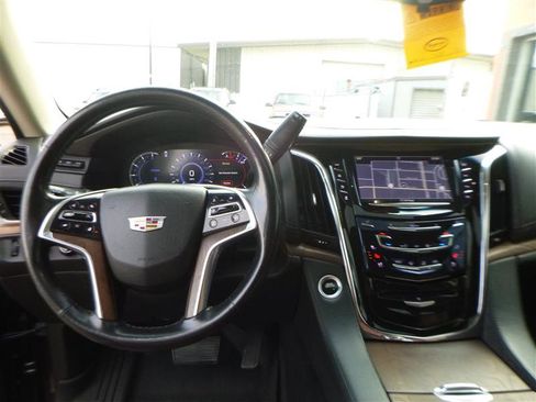 Used 2017 Cadillac Escalade Premium Luxury image 12