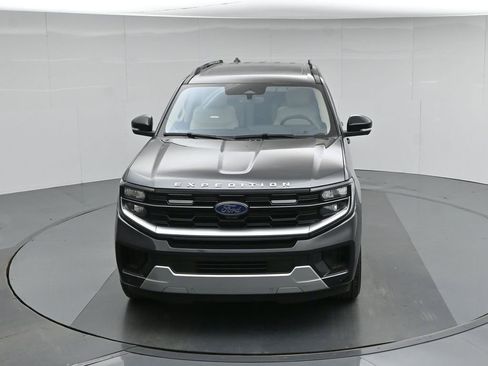 Used 2025 Ford Expedition Platinum w/ Driver's Package AWD/4WD image 44