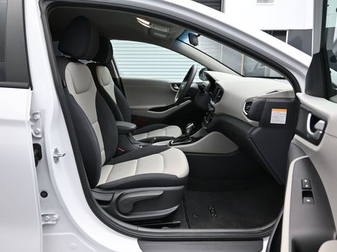 Used 2018 Hyundai Ioniq Blue FWD image 13