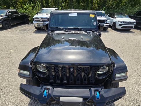 Used 2023 Jeep Wrangler Unlimited Sahara AWD/4WD image 13