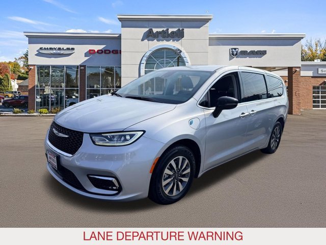 Certified 2024 Chrysler Pacifica Limited FWD image 4