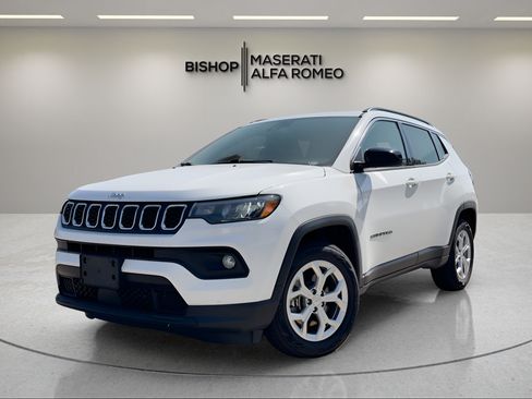 Used 2024 Jeep Compass Latitude AWD/4WD image 2