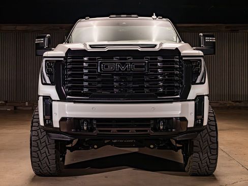 Used 2024 GMC Sierra 2500 Denali Ultimate AWD/4WD image 2