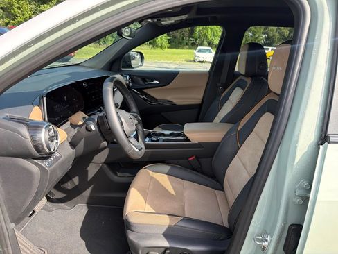 Used 2025 Chevrolet Equinox ACTIV w/ Safety and Technology Package AWD/4WD image 14