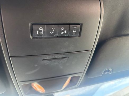 Used 2018 Dodge Grand Caravan SXT FWD image 34