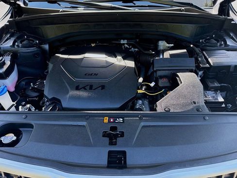 Used 2024 Kia Telluride EX w/ EX Captain's Chair Package FWD image 33