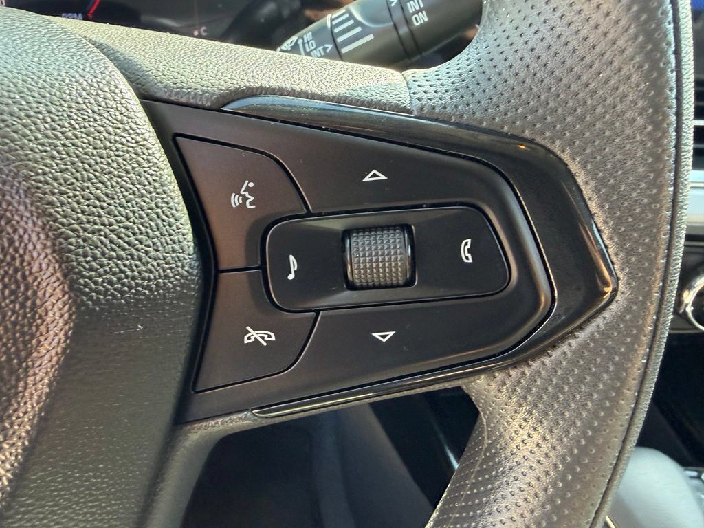 Used 2025 Chevrolet Trax LT FWD image 15