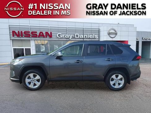 Used 2019 Toyota RAV4 XLE FWD image 4