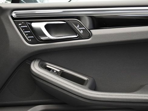 Certified 2026 Porsche Macan image 47