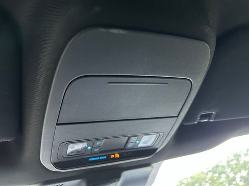 Used 2025 Ford F150 Lariat image 31