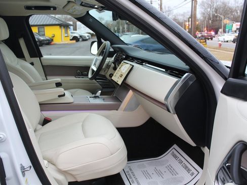 Used 2024 Land Rover Range Rover SE image 17