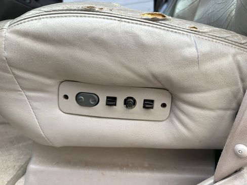 Used 1999 Chevrolet Suburban 4WD w/ Preferred Equipment Group 3 image 18