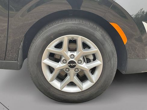 Used 2025 Kia Soul LX w/ LX Technology Package FWD image 9