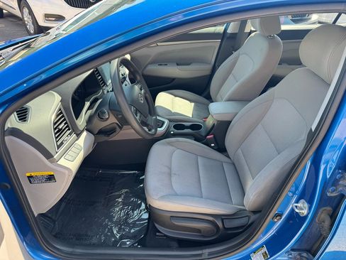 Used 2017 Hyundai Elantra SE image 13