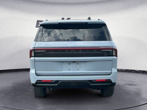 Certified 2025 Lincoln Navigator Reserve w/ Jet Appearance Package AWD/4WD image 4