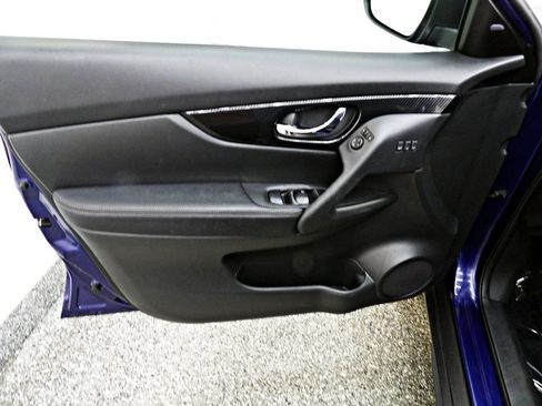 Used 2017 Nissan Rogue SL image 7