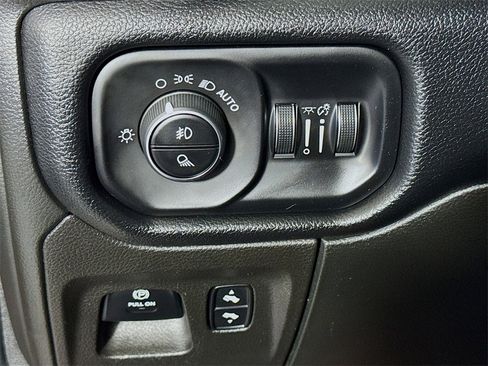 Used 2019 RAM 1500 Big Horn image 10