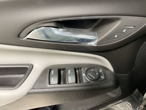 Used 2023 Chevrolet Equinox LS FWD image 13