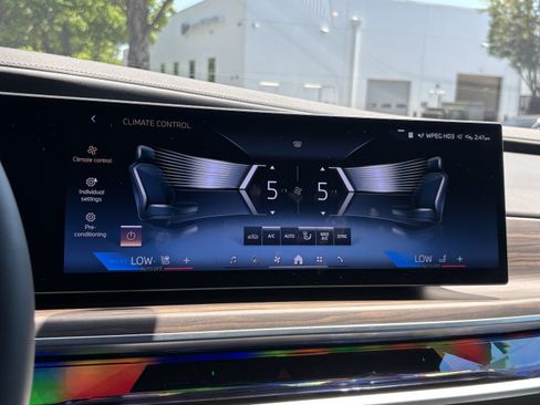 Certified 2023 BMW 760i xDrive AWD/4WD image 29