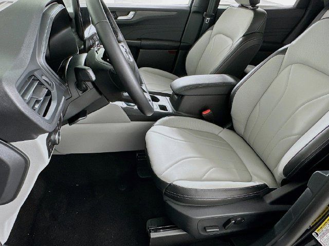 Used 2025 Ford Escape SE w/ PHEV Premium Package FWD image 9