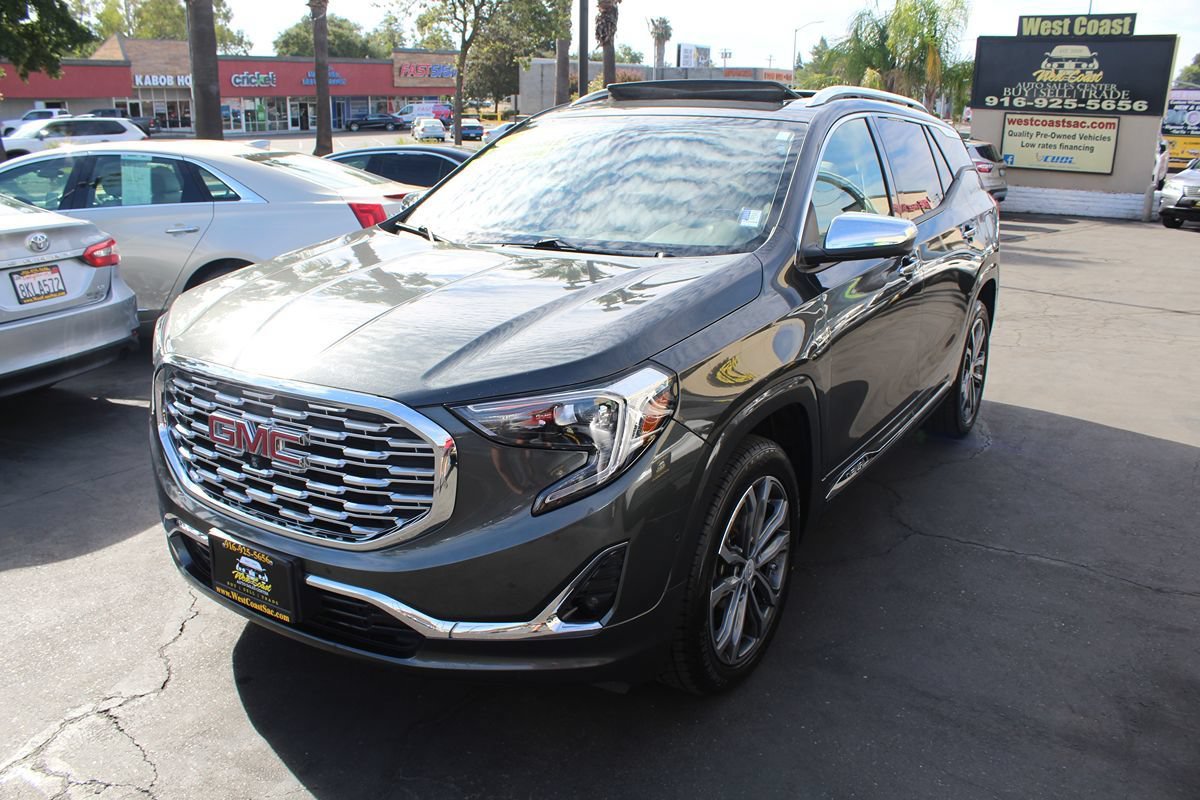 Used 2020 GMC Terrain Denali w/ Denali Premium Package AWD/4WD image 4