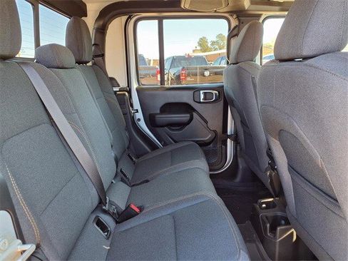 Certified 2024 Jeep Gladiator Sport image 16