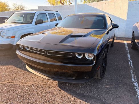 Used 2020 Dodge Challenger SXT RWD image 2