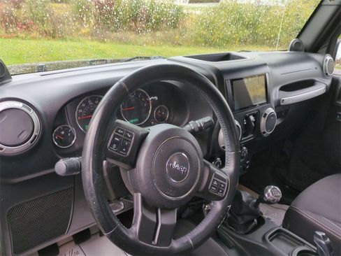 Used 2014 Jeep Wrangler Unlimited Sahara w/ Dual Top Group image 8