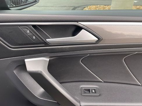 Used 2022 Volkswagen Tiguan SE R-Line image 13