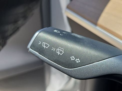 Used 2023 Tesla Model Y Long Range AWD/4WD image 23