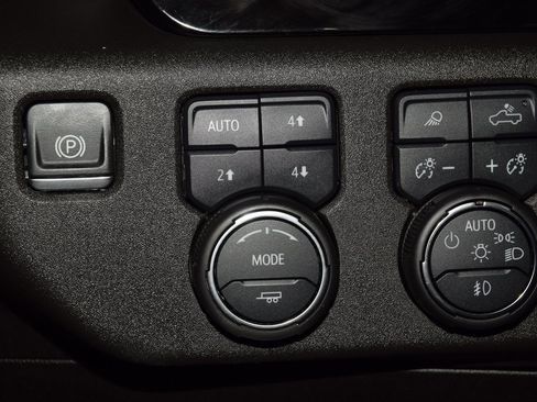 Used 2024 Chevrolet Silverado 2500 LT w/ All Star Edition image 39