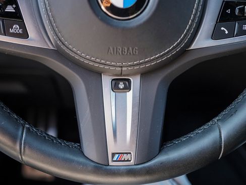 Used 2022 BMW X7 M50i image 30