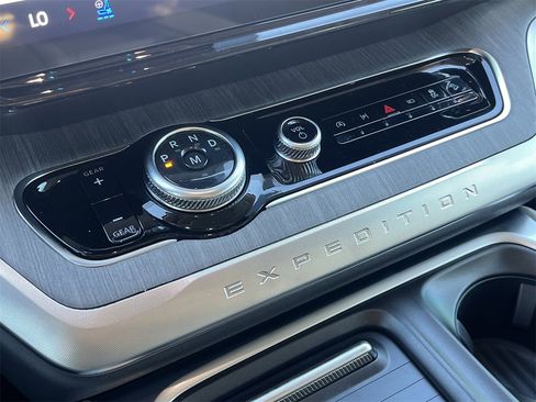 New 2025 Ford Expedition Max Platinum w/ Platinum Ultimate Package image 6