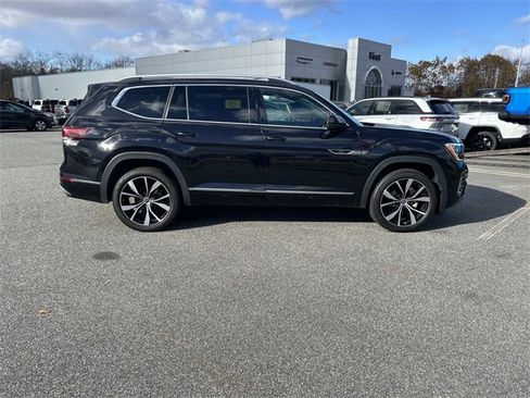 Used 2024 Volkswagen Atlas SEL Premium R-Line image 2