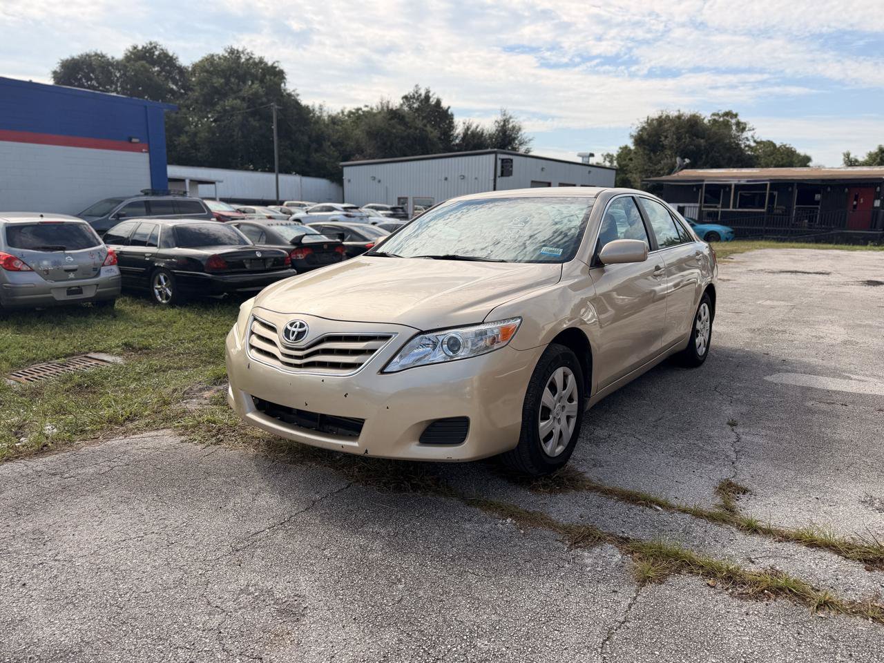 Used 2010 Toyota Camry LE FWD image 1